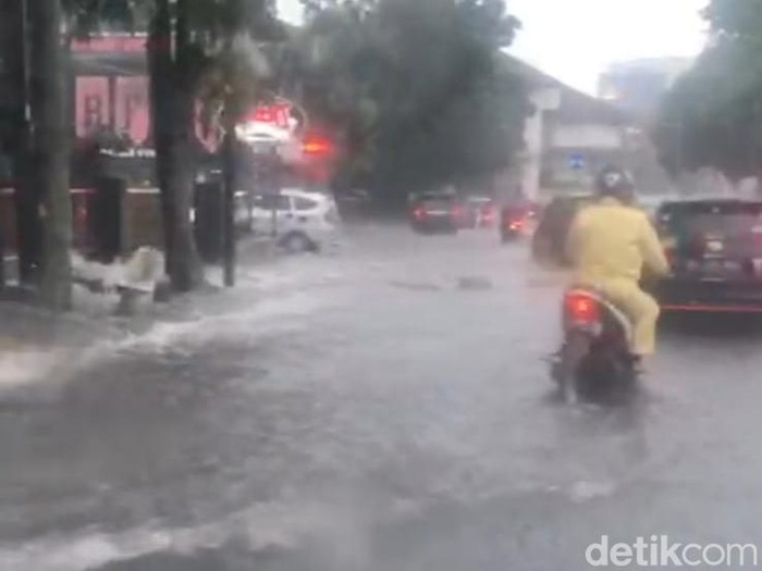 Banjir di Kota Bandung, Rabu (26/4/2023). 5 Daerah Paling Rawan Banjir di Indonesia, Wajib Diwaspadai!