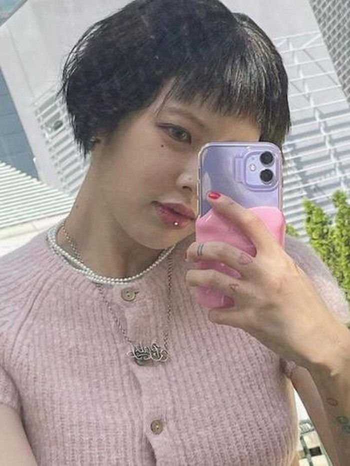 Baru-baru ini, solois HyunA muncul dengan gaya rambut baru yang mencuri perhatian./ foto: instagram.com/hyunah_aa