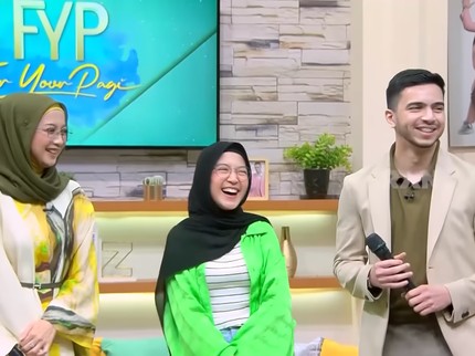 7 Potret Desy Ratnasari Kenalkan Nashwa ke Farhan Zubedi, Dokter Viral nan Ganteng
