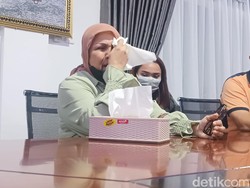 Tangis Ibunda Ken Admiral Pecah Saat Ceritakan Kondisi Anaknya
