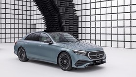 Mercedes-Benz E-Class Terbaru Siap Diajak Main Tiktok