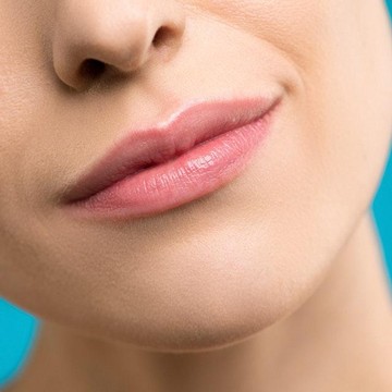 Cara Mencerahkan Bibir dengan Dua Bahan Alami