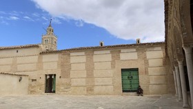 FOTO: Jelajahi Masjid Agung Tunisia, Tempat Jam Kuno Bergerak Terbalik
