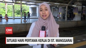 VIDEO: Kepadatan Hari Pertama Kerja di Stasiun Manggarai