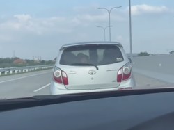 Masih Ketemu Nih Kebiasaan Salah, Mobil Lane Hogger Anteng di Sisi Kanan Tol