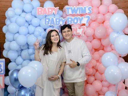 7 Potret Masayu Clara Umumkan Hamil Anak Kembar Sekaligus Gelar Gender Reveal