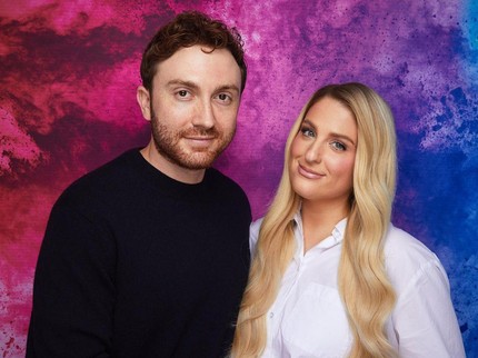 Meghan Trainor dan Daryl Sabara Umumkan Jenis Kelamin Anak Kedua di Acara TV