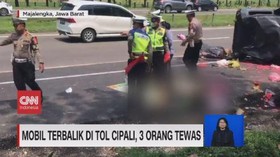 VIDEO: Mobil Terbalik di Tol Cipali, 3 Orang Tewas