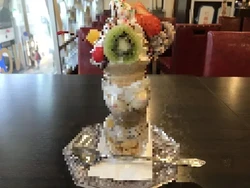 Parfait di Jepang Ini Bikin Heboh Karena Bentuknya yang Terlalu Vulgar