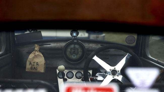Serangkaian terobosan menggunakan media baterai ke motor listrik sebetulnya sudah terjadi pada 1800-an yang menghasilkan kendaraan listrik pertama di jalan.