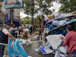 Pemkot Makassar Tertibkan Baliho Parpol yang Tak Berizin di 200 Titik