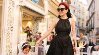 <p>Shandy Aulia diketahui tengah berlibur bersama sang putri, Claire Herbowo, ke Italia. Keduanya terlihat begitu bahagia ya, Bunda! (Foto: Instagram: @shandyaulia)</p>