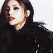 Ada Aroma Floral hingga Powdery, Yeji ITZY Bagikan Koleksi Parfum Kesehariannya dalam Pemotretan Bersama W Korea