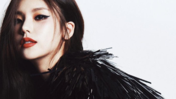 Ada Aroma Floral hingga Powdery, Yeji ITZY Bagikan Koleksi Parfum Kesehariannya dalam Pemotretan Bersama W Korea