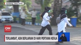 VIDEO: Terlambat, ASN Berlarian di Hari Pertama Kerja