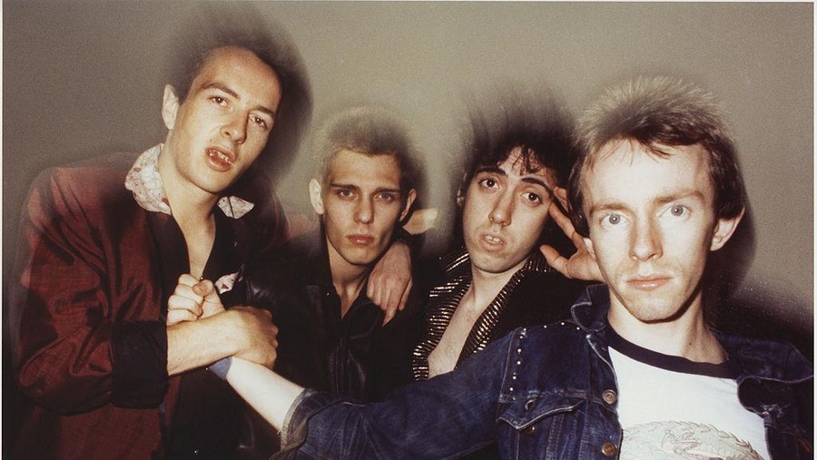 A group portrait of UK punk rock band The Clash, New York, September 1978, L-R Joe Strummer, Paul Simonon, Mick Jones, Nicky 'Topper' Headon. (Photo by Michael Putland/Getty Images)