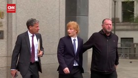 VIDEO: Momen Ed Sheeran Hadiri Sidang Sengketa Lagu Thinking Out Loud