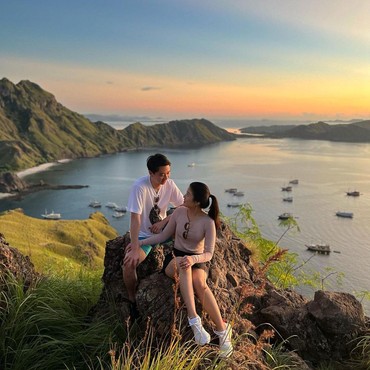 7 Potret Pengantin Baru Kevin Sanjaya & Valencia Tanoe Bulan Madu di Labuan Bajo