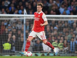 Kok Arteta Terus Mainkan Rob Holding?