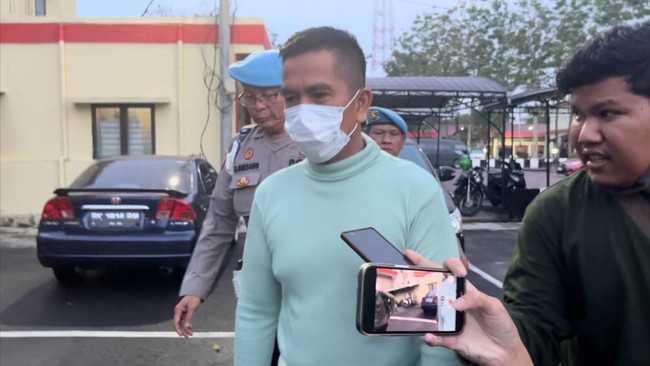 Polda Sumatera Utara sudah memeriksa komisaris PT Almira, sedangkan direktur utama berinisial ANR masih dalam pencarian.