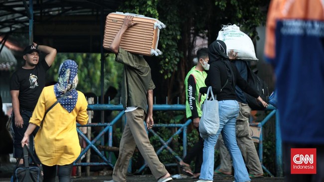 Disdukcapil DKI memberi syarat itu agar para pendatang baru yang muncul saat arus balik kampung, nantinya dapat hidup secara layak di Jakarta. 