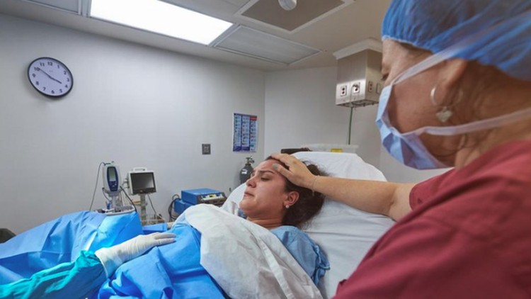 Karena takut, apakah Bunda pernah berpikir untuk meminta bius total saja saat operasi caesar? Sebelum memintanya, pahami dulu penjelasan dokter berikut ini ya.