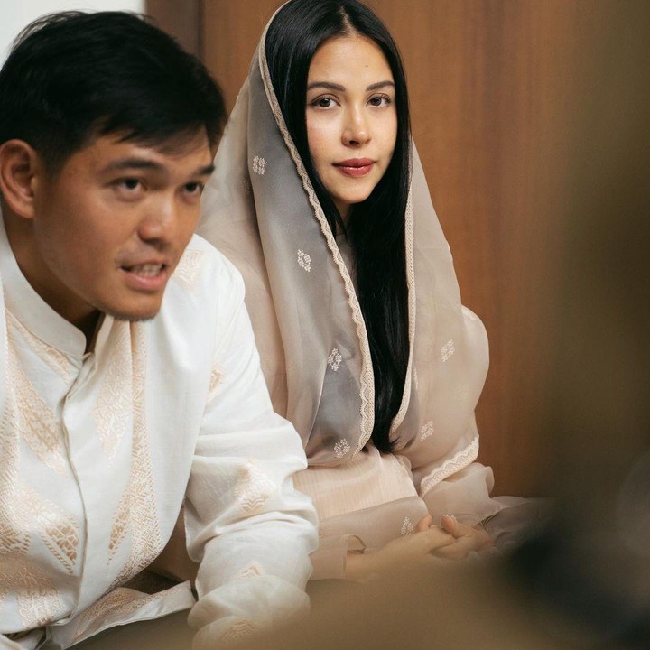 <p>Belum lama ini, Estelle mengadakan syukuran tujuh bulanan yang sederhana bersama keluarga. Momen ini dibagikannya di media sosial.  (Foto: Instagram @estelleelinden)</p>