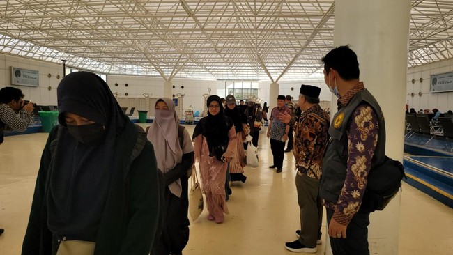Sebanyak 385 warga negara Indonesia yang dievakuasi dari Sudan telah tiba di Indonesia pada hari ini, Jumat (28/4) pagi.