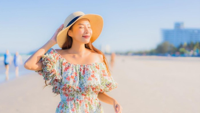 5 Tips Makeup Tahan Keringat dan Anti Leleh, Tetap Tampil On-Point di Cuaca Panas