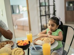 Bacaan Doa Makan Kristen Lengkap dengan Anjuran dan Adabnya