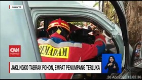 VIDEO: Jaklingko Tabrak Pohon, Empat Penumpang Terluka