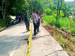 Waspada! Jalan Penghubung Ciamis-Kuningan Nyaris Ambles