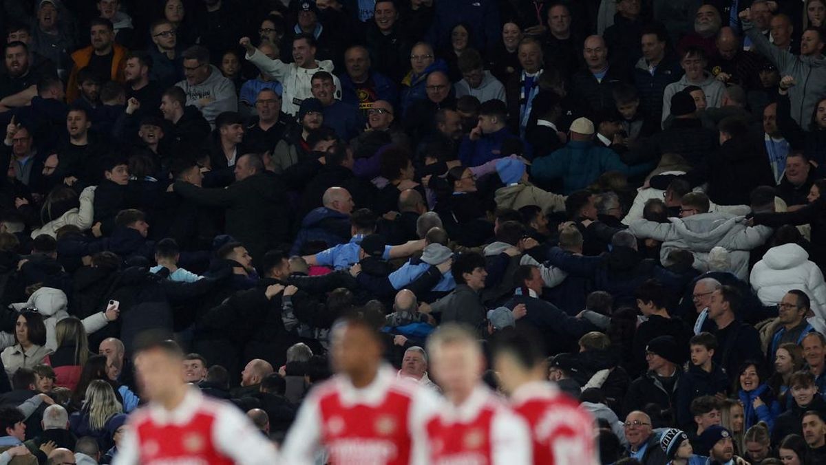 Eks Bintang MU Kritik Keras Fans Arsenal: Dukungan adalah Kunci