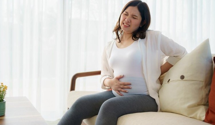 Beberapa Bunda mungkin tanpa sadar sering melakukan kesalahan posisi duduk saat sedang hamil. Berikut kesalahan posisi duduk yang sering dilakukan ibu hamil.