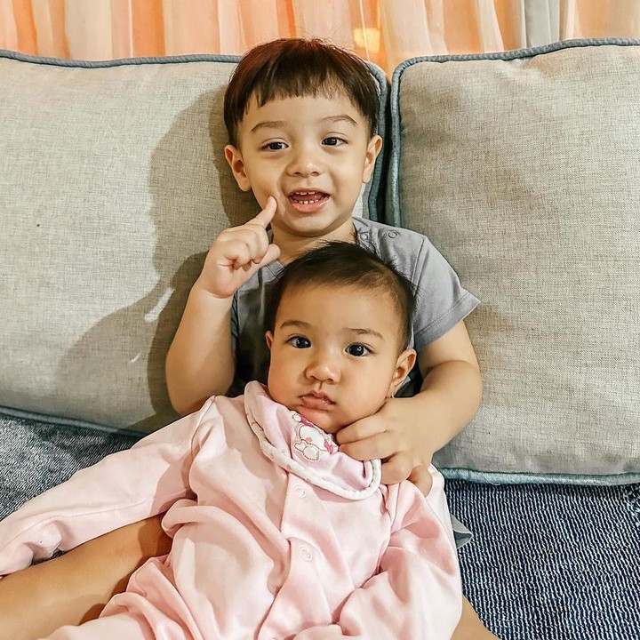 <p>"<em>Masya Allah Tabarakallah. One day you two will look back at this photo, and hopefully by then mommy and daddy are still by your side, healthy and cheering you on,</em>" tulis Irish Bella dalam akun Instagram-nya. (Foto: Instagram: @_irishbella_)</p>