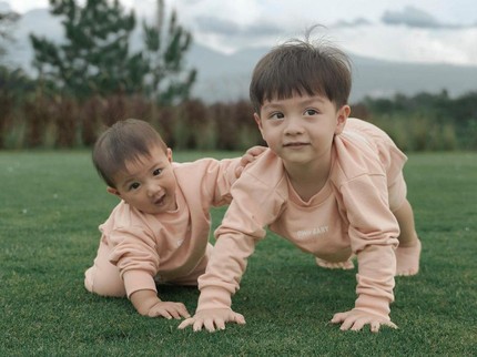 7 Potret Anak-Anak Irish Bella yang Punya Nama Unik, Menggemaskan Banget Bun
