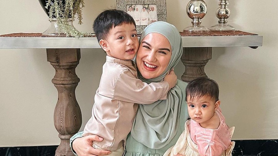Potret Kedua Anak Irish Bella