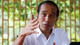 Jokowi Bantah Ekspor Pasir Laut Dibuka Demi Investasi Singapura di IKN