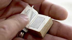 FOTO: Sejarah Besar Alquran Kecil Segenggaman Tangan di Albania