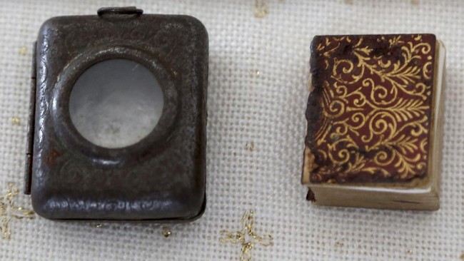 FOTO: Sejarah Besar Alquran Kecil Segenggaman Tangan di Albania