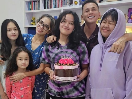 Perasaan Ussy Sulistiawaty dan Jihan Fahira Punya 3 Anak Lulus Sekolah di Tahun yang Sama
