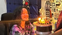 <p>Syafa lahir pada 10 April 2006 silam. Ia merupakan anak Ussy dari pernikahannya dengan Yusuf Sugianto. Belum lama ini, ia telah menginjak usia 17 tahun. (Foto: Instagram @ameenggs)</p>