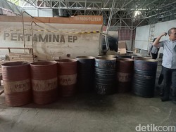 Suasana Gudang Solar Diduga Milik AKBP Achiruddin: Penuh Drum-Tangki