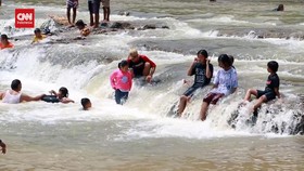 VIDEO: Liburan Murah-Meriah Di Sungai Cipamingkis Kabupaten Bogor