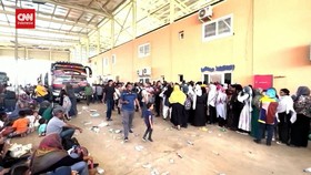 VIDEO: Antrean Panjang di Perbatasan Sudan-Mesir Akibat Perang Saudara