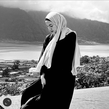 Sempat Jadi Sales Rumah, 7 Potret Tia Ivanka 'Mbak Yul' Sebelum Tutup Akun