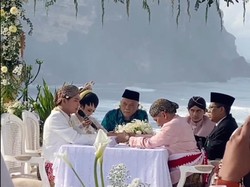 Pantai Laut Selatan Jogja Jadi Saksi Pernikahan Tri Suaka dan Nabila
