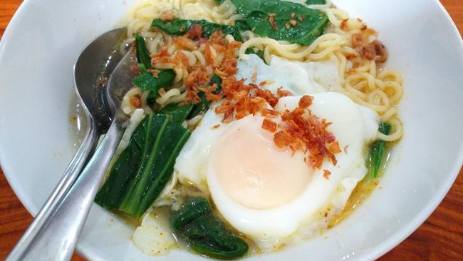 Ini Cara Membuat Mi Instan yang Sehat dan Diet Friendly, Kamu Bisa Sontek!