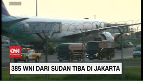 VIDEO: 385 WNI dari Sudan Tiba di Jakarta