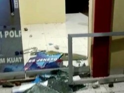 Penyidik Olah TKP Penyerangan Polres Jeneponto, Amankan Molotov hingga Batu